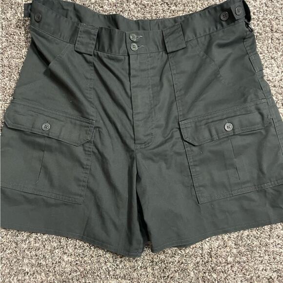 Tilly's Green Cargo Shorts - Picture 1 of 4